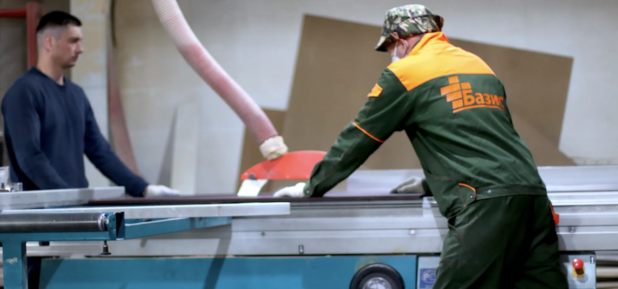 Удобно: распил фанеры и древесных плит по вашим размерам Удобно: распил фанеры и древесных плит по вашим размерам